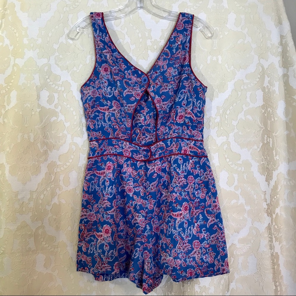 Beautiful romper with front tie bow detail - Picture 5 of 6